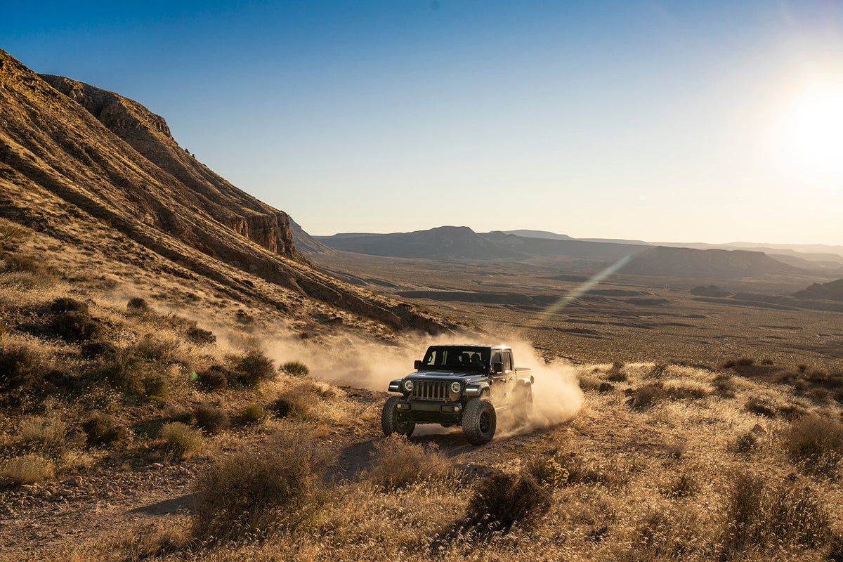 Fox Factory 2020+ Jeep Gladiator JT Gladiator Front Performance Series 2.0 Remote Reservoir 3.5-4 Inch Lift Kit — photo 2 of 2